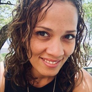 Meet your Posher, Munirih